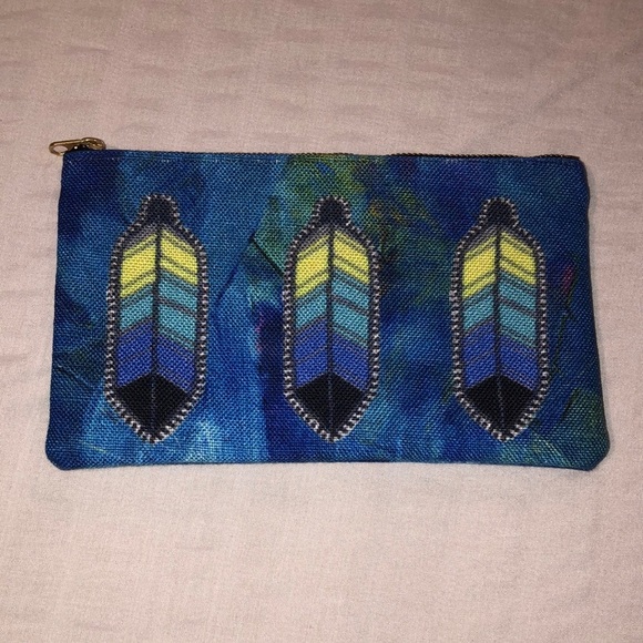 Blue Feather 🪶 Pattern Zipper Pouch - Picture 1 of 6
